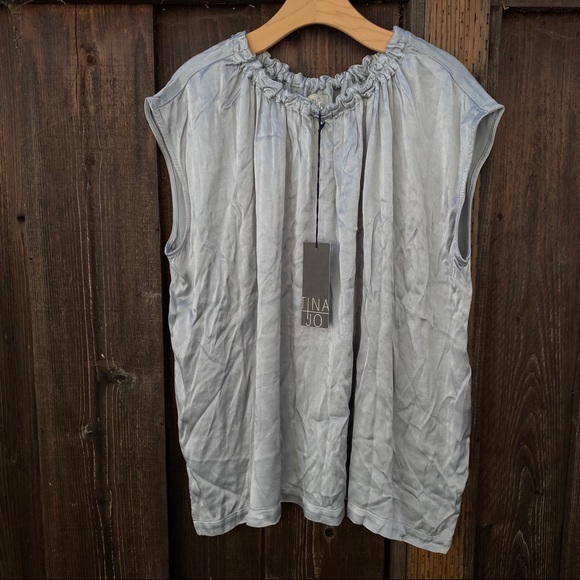 NWT Tina+Jo Martini Satin Raw Neck Sleeveless top - Picture 2 of 7